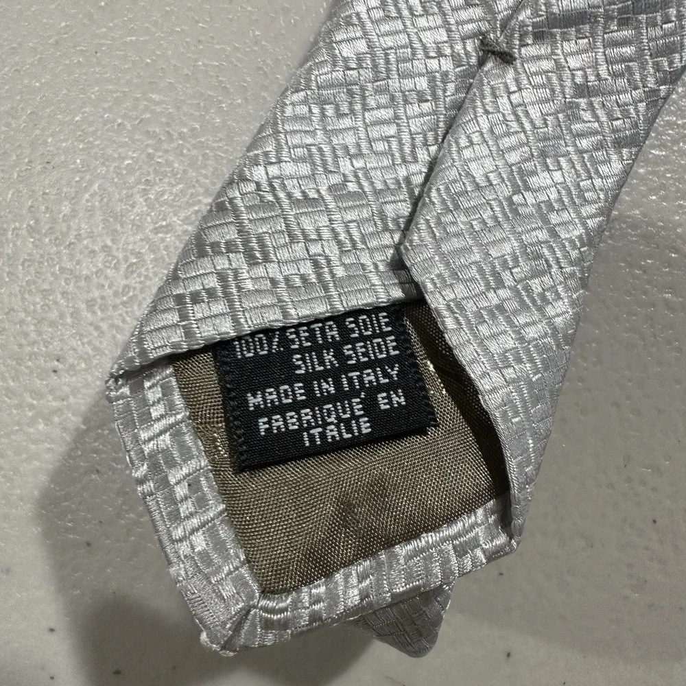 Giorgio Armani Men's 100% Silk Tie Silver Geometric Pattern 58